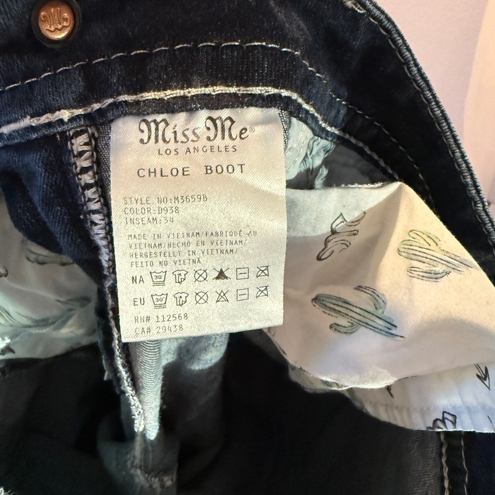 Miss Me Chloe Bootcut Jeans Size 30 Dark Wash Wing Embroidery Rhinestone M3659B - Picture 2 of 7